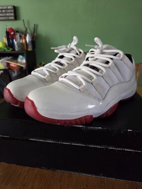 Air Jordan 11 Low "White Cherry" Mens Size 10.5